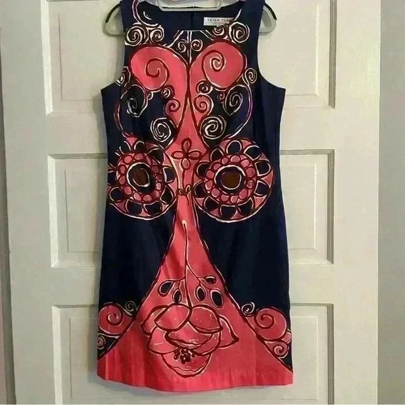 Trina Turk Sleeveless Shift Midi Dress Size 8 Navy Pink Abstract Career Shower - Picture 11 of 13